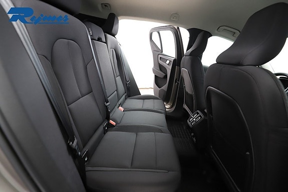 Volvo XC40 10 of 24