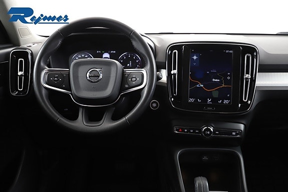 Volvo XC40 4 of 24