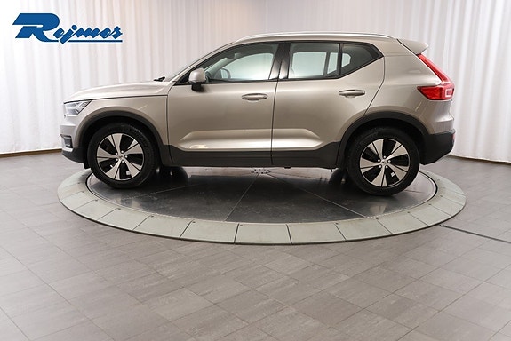 Volvo XC40 8 of 24