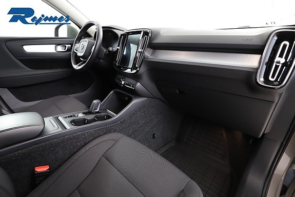 Volvo XC40 5 of 24