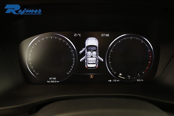 Volvo XC40 13 of 24