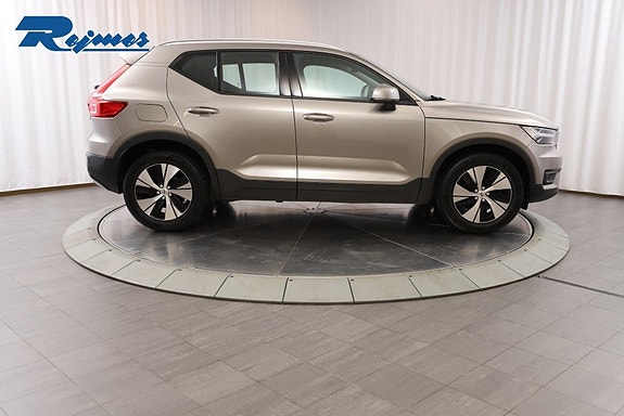 Volvo XC40 3 of 24