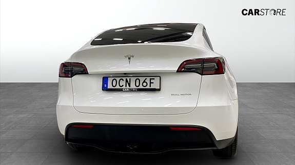 Tesla Model Y 7 of 15