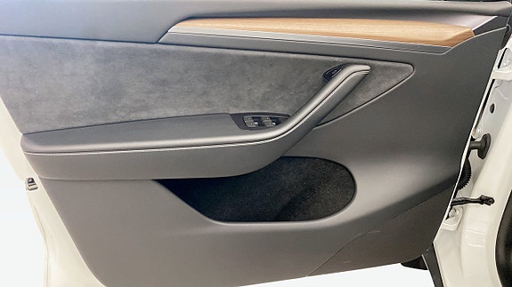 Tesla Model Y 11 of 15