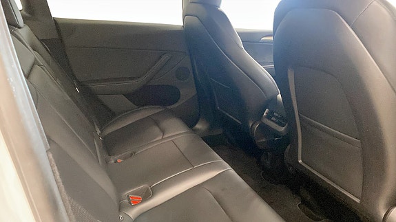 Tesla Model Y 5 of 15
