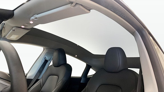 Tesla Model Y 13 of 15
