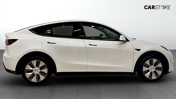 Tesla Model Y 6 of 15