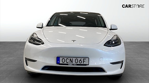 Tesla Model Y 8 of 15