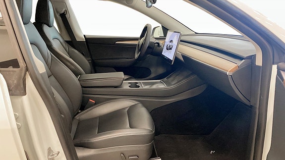 Tesla Model Y 3 of 15