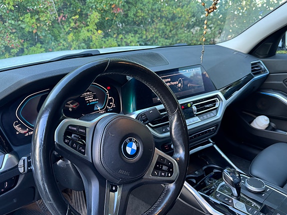 BMW 330e 7 of 9