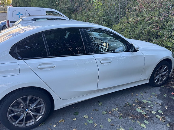 BMW 330e 5 of 9