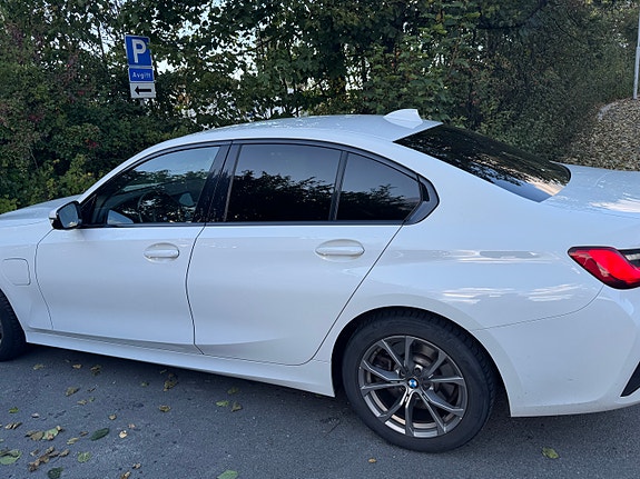 BMW 330e 4 of 9