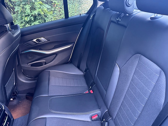 BMW 330e 6 of 9