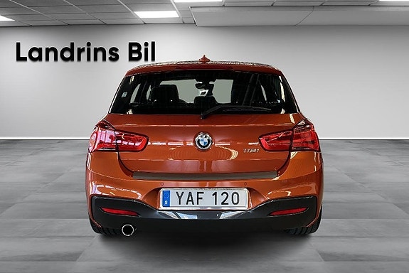 BMW 118i 5 of 18