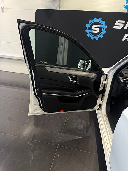 Mercedes-Benz E220 18 of 30