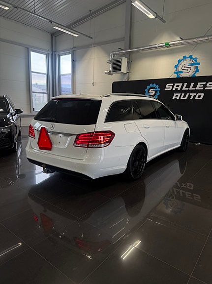 Mercedes-Benz E220 12 of 30