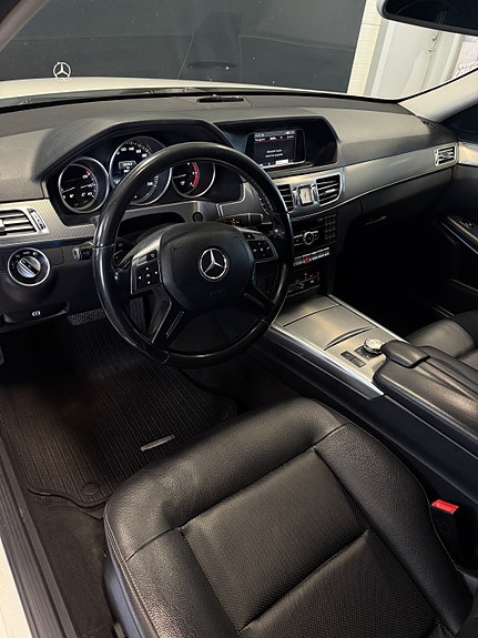Mercedes-Benz E220 19 of 30