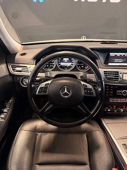 Mercedes-Benz E220 21 of 30