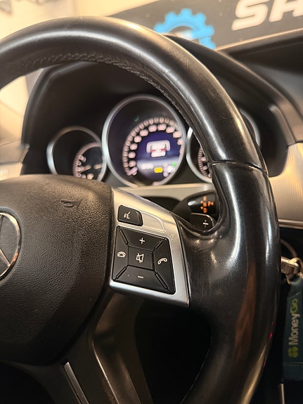 Mercedes-Benz E220 23 of 30