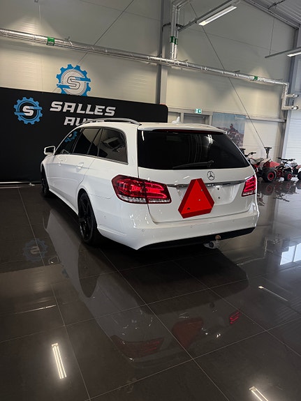Mercedes-Benz E220 11 of 30