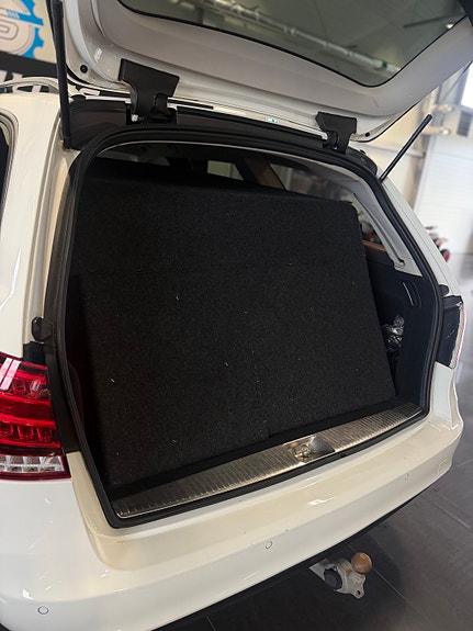 Mercedes-Benz E220 13 of 30