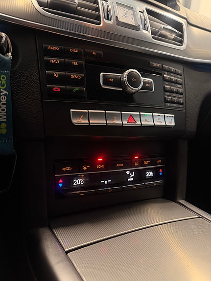 Mercedes-Benz E220 26 of 30