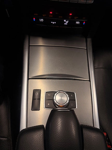 Mercedes-Benz E220 25 of 30