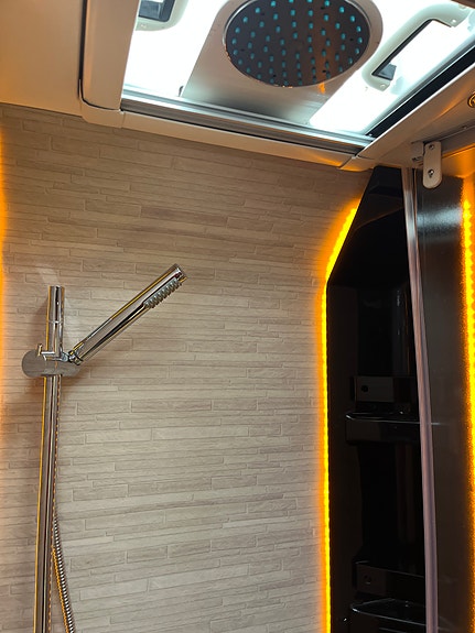 Carthago Chic E-Line i58 xl liner 14 of 30