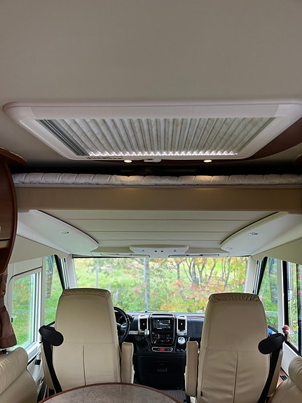 Carthago Chic E-Line i58 xl liner 13 of 30