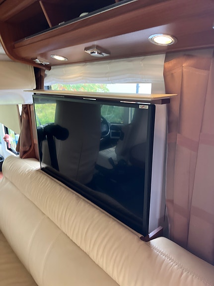 Carthago Chic E-Line i58 xl liner 2 of 30