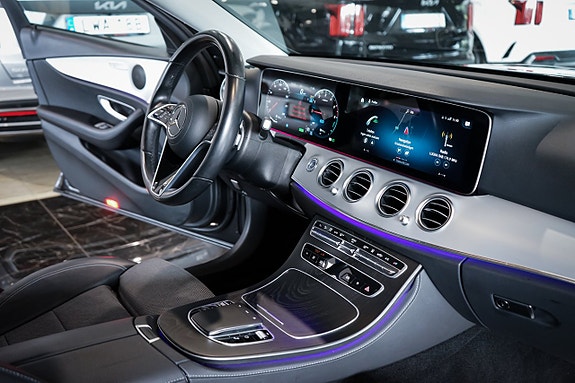 Mercedes-Benz E300 25 of 28