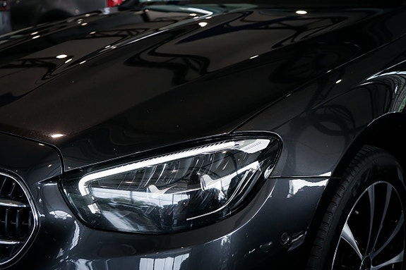 Mercedes-Benz E300 4 of 28