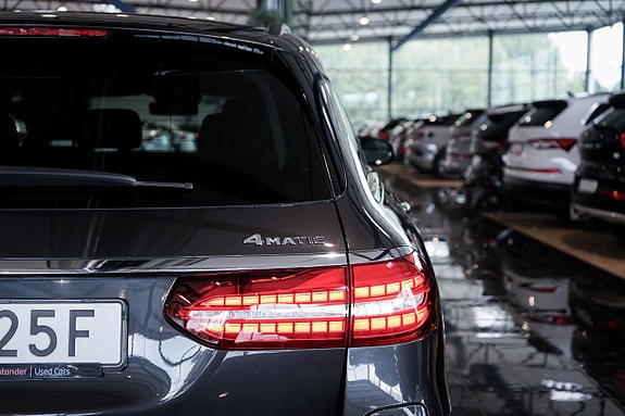 Mercedes-Benz E300 9 of 28