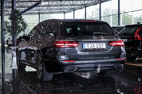Mercedes-Benz E300 8 of 28