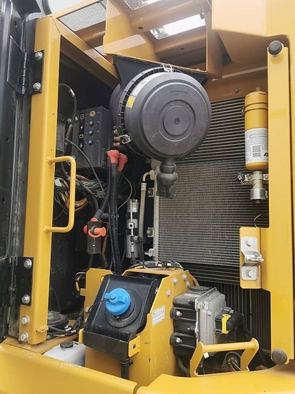 CAT 325 FL CR 9 of 16
