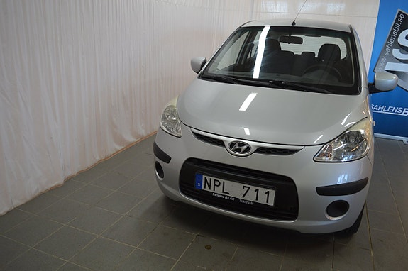 Hyundai i10 2 of 14