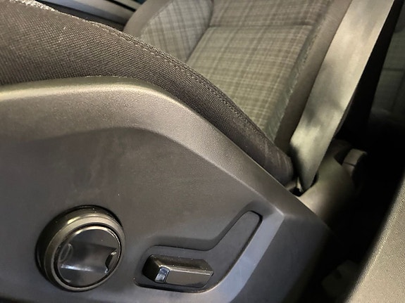 Volvo XC60 17 of 23