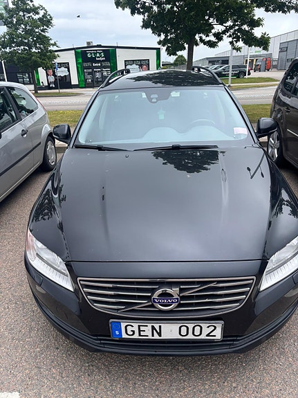 Volvo V70 2 of 4
