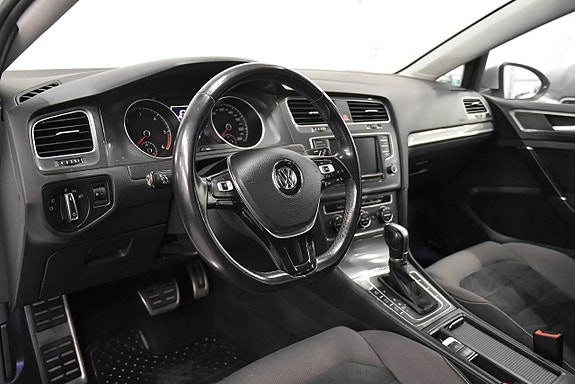 Volkswagen Golf Alltrack 9 of 18