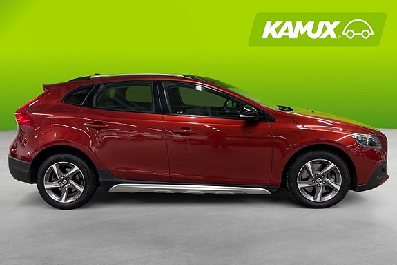 Volvo V40 Cross Country 2 of 24