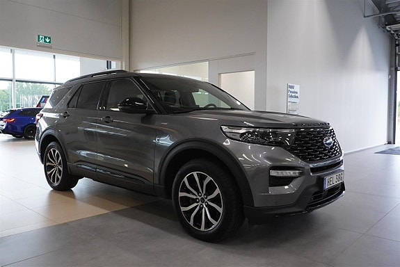 Ford Explorer 4 of 12
