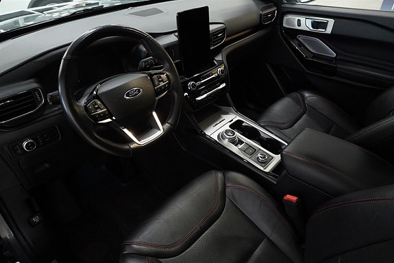 Ford Explorer 2 of 12