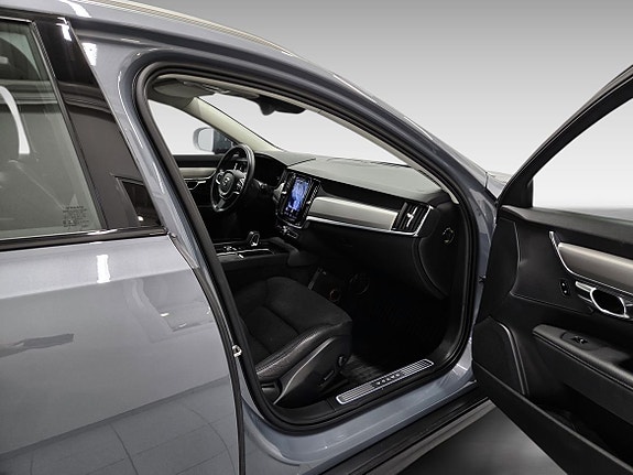 Volvo V90 Cross Country 13 of 16