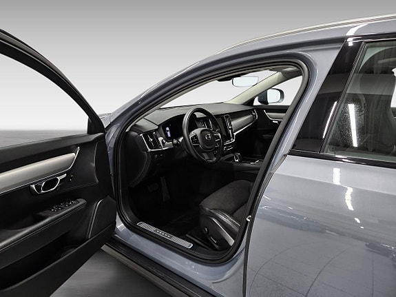 Volvo V90 Cross Country 12 of 16