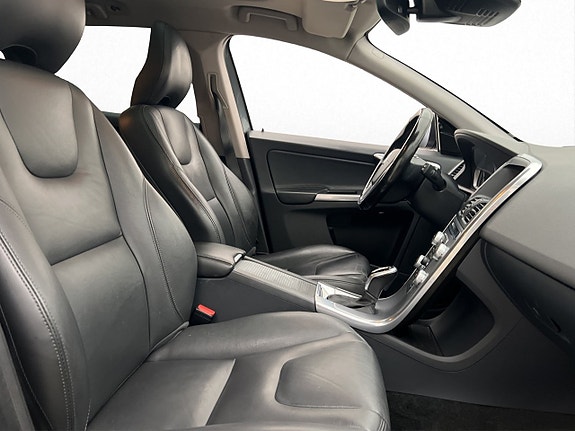 Volvo XC60 16 of 30