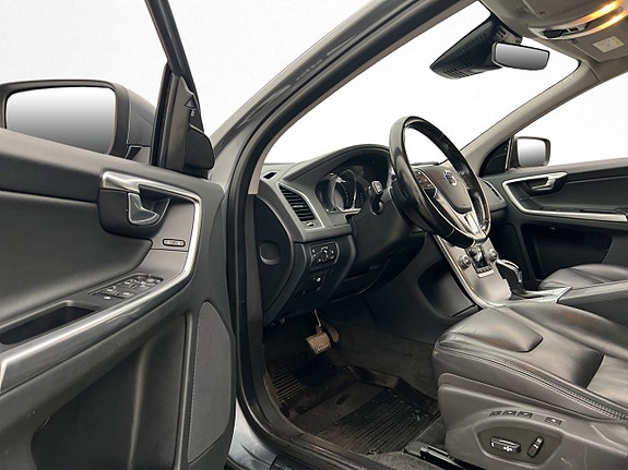Volvo XC60 12 of 30