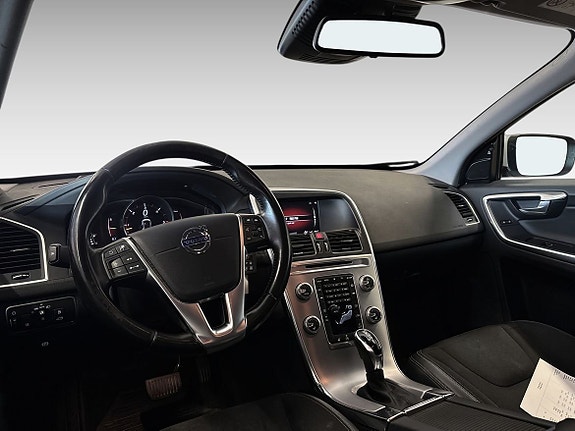 Volvo XC60 11 of 13