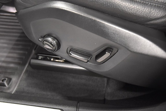 Volvo XC60 13 of 26