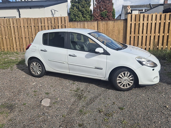 Renault Clio 2 of 4