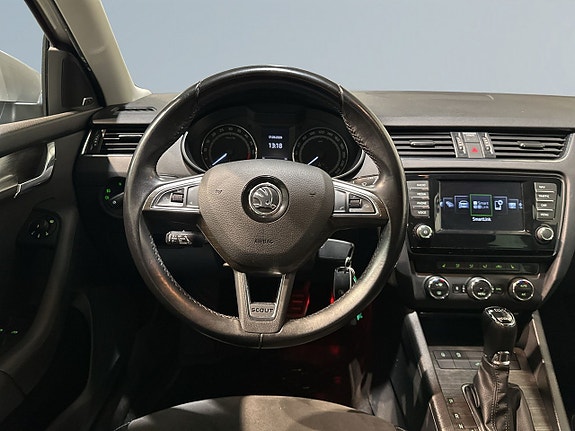 Skoda Octavia Scout 9 of 25